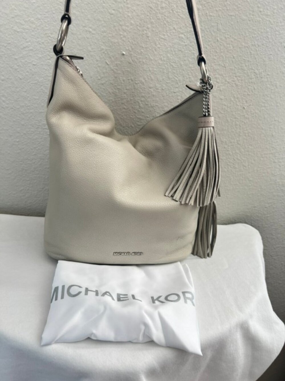 Michael Kors Elana Convertible Md Shoulder Hobo Bag Retails Cement Color